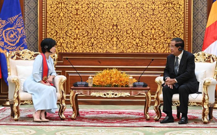 សម្តេចតេជោ ហ៊ុន សែន ប្រមុខរដ្ឋស្តីទី អនុញ្ញាតឱ្យ ឯកអគ្គរដ្ឋទូតសិង្ហបុរីប្រចាំនៅកម្ពុជា ចូលជួបសម្ដែងការគួរសម និងជម្រាបលា
