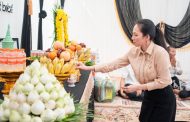 លោកជំទាវបណ្ឌិត ពេជ​ ចន្ទមុន្នី​ បានអញ្ជើញគោរពវិញ្ញាណក្ខន្ធវីរកងទ័ពដែលបានពលីក្នុងសមរភូមិការពារបូរណភាពទឹកដី។